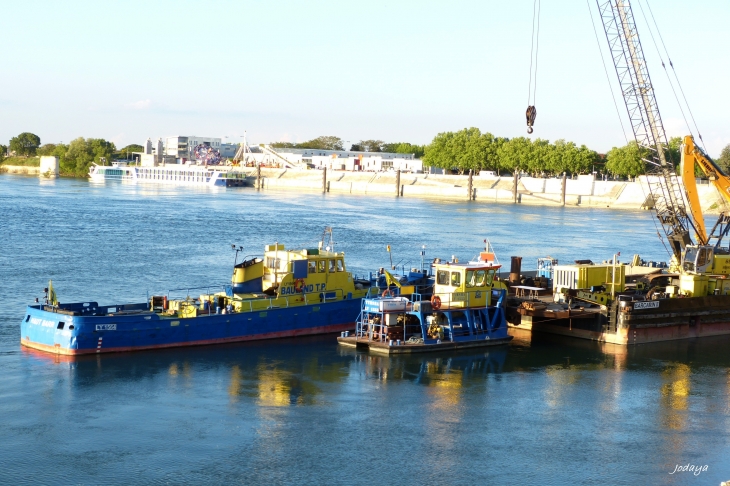 Arles. Travaux sur le Rhône.