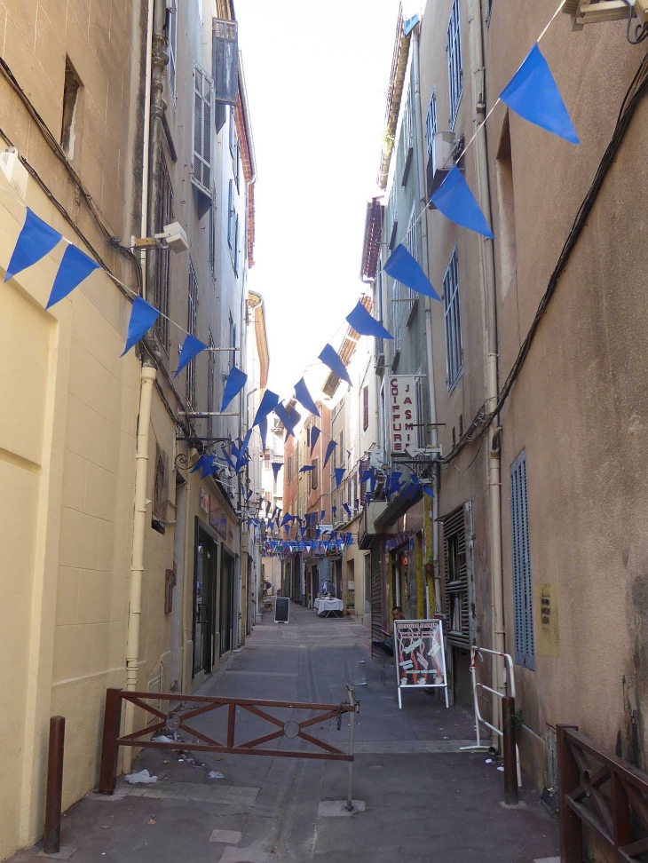 Ruelle pavoisée - Aubagne