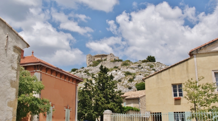 Ruines du Château d'Aureille ( 11/12 Em Siècle )