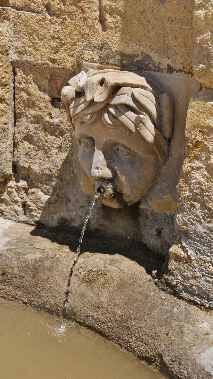 Fontaine ( Détail ) - Istres