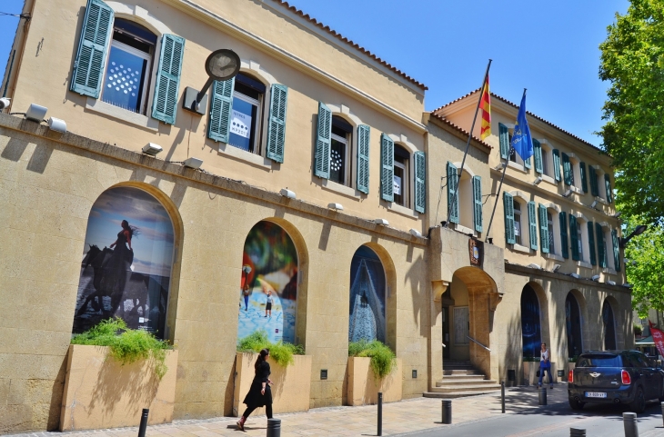 Hotel-de-Ville - Istres