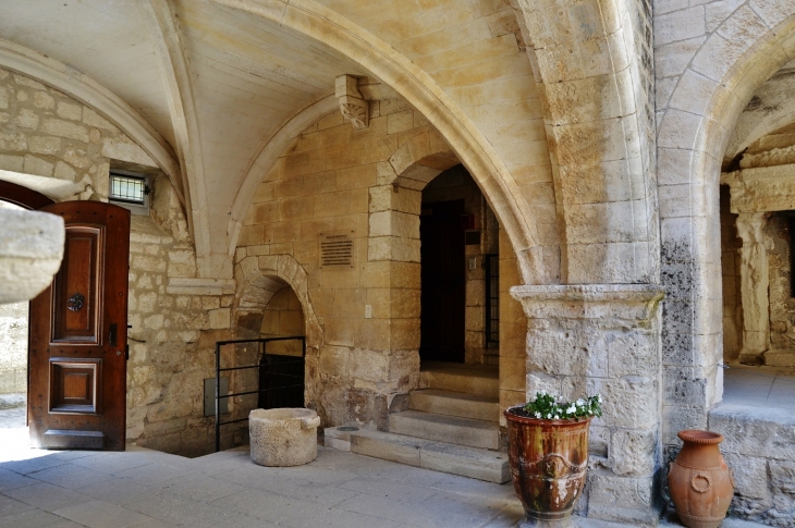  - Les Baux-de-Provence