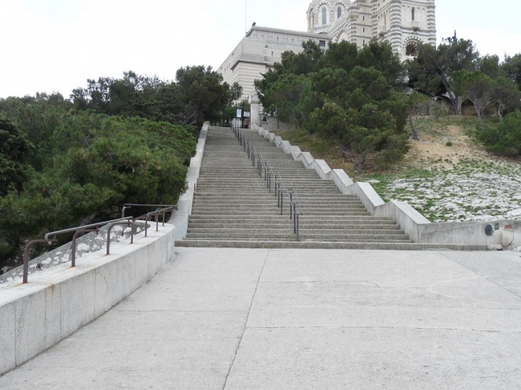 Un des accès à Notre Dame de la Garde - Marseille