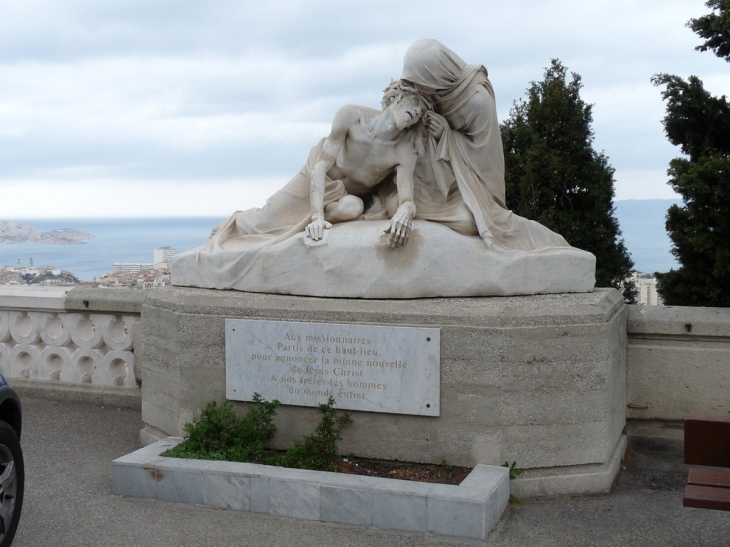 Sur l'esplanade de la basilique - Marseille