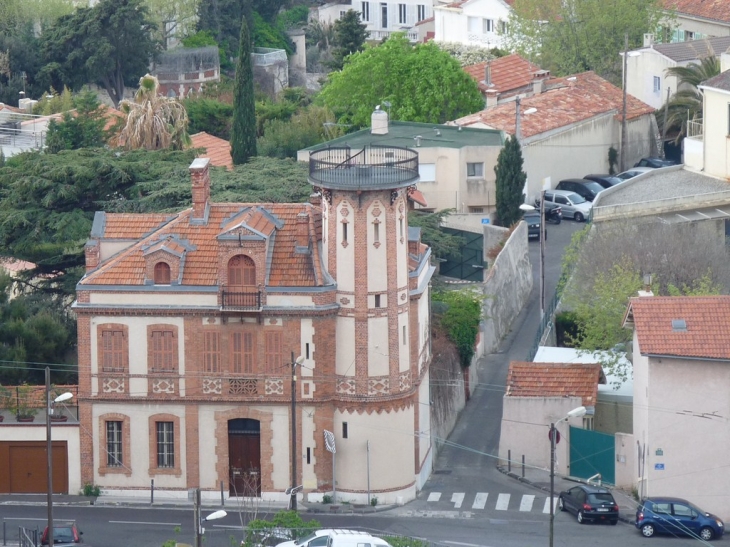 Au pied de la basilique - Marseille