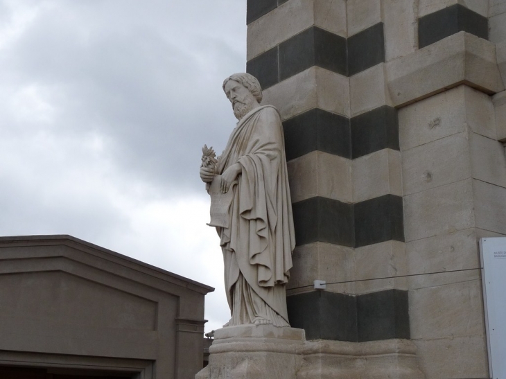 Sur l'esplanade de la basilique - Marseille