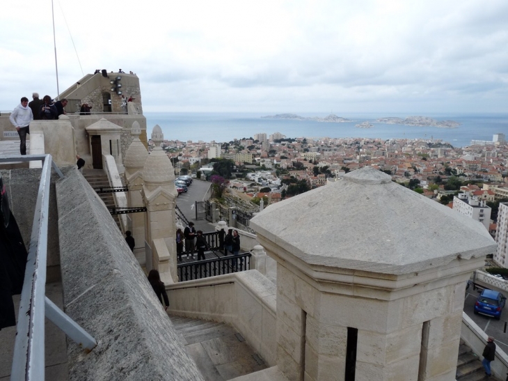 Sur l'esplanade de la basilique - Marseille