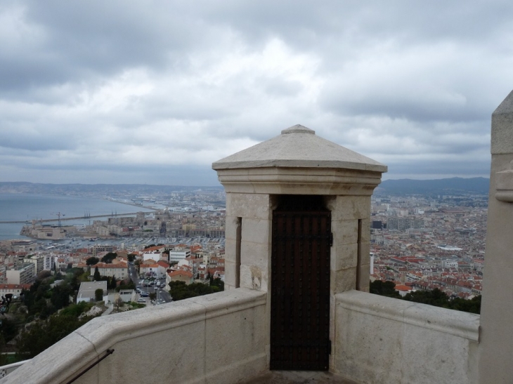 Sur l'esplanade de la basilique - Marseille