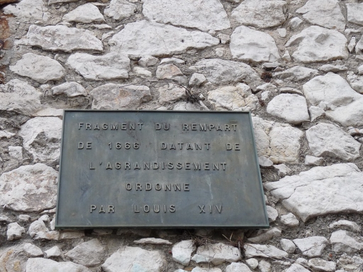 Plaque sur le rempart - Marseille