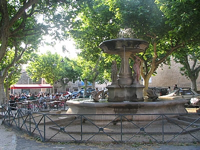 Fontaine des 4 saisons - place Laugier de Monblan - Maussane-les-Alpilles