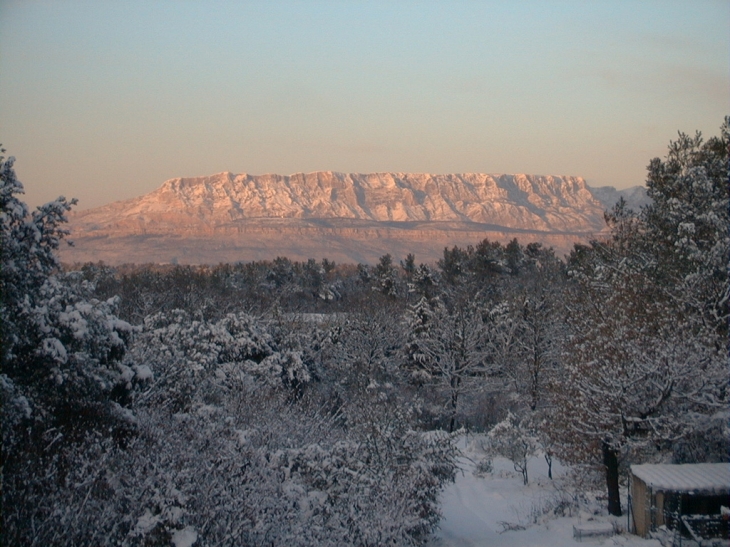 Ste. Victoire vue de La Bartavelle - Mimet