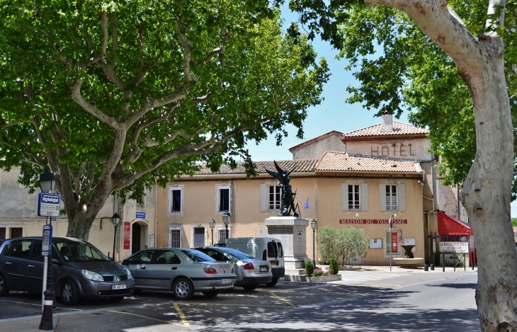  - Mouriès