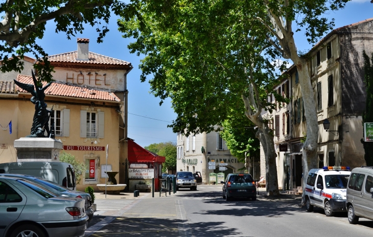  - Mouriès