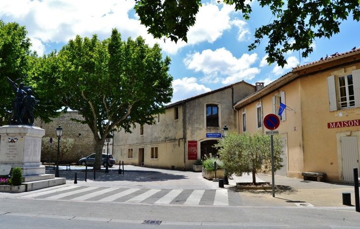  - Mouriès