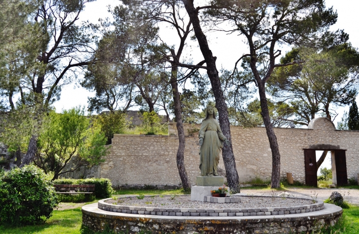 Statue a Notre-Dame de Beauregard - Orgon