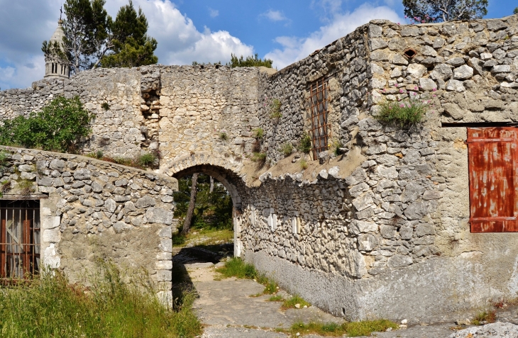 Ruines du Château du Duc de Guise - Orgon