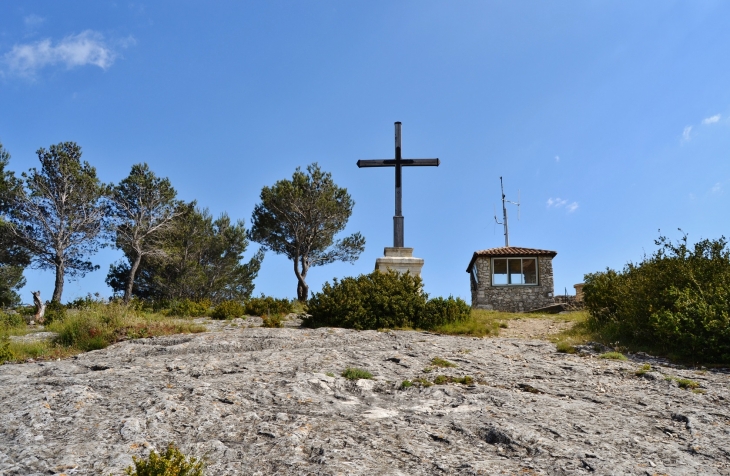 Croix sur le Plateau de Beauregard - Orgon