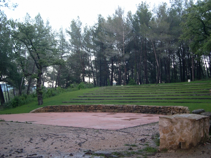 Le théâtre de verdure accueille chaque année le festival des Nuits de la Sainte-Victoire - Peynier