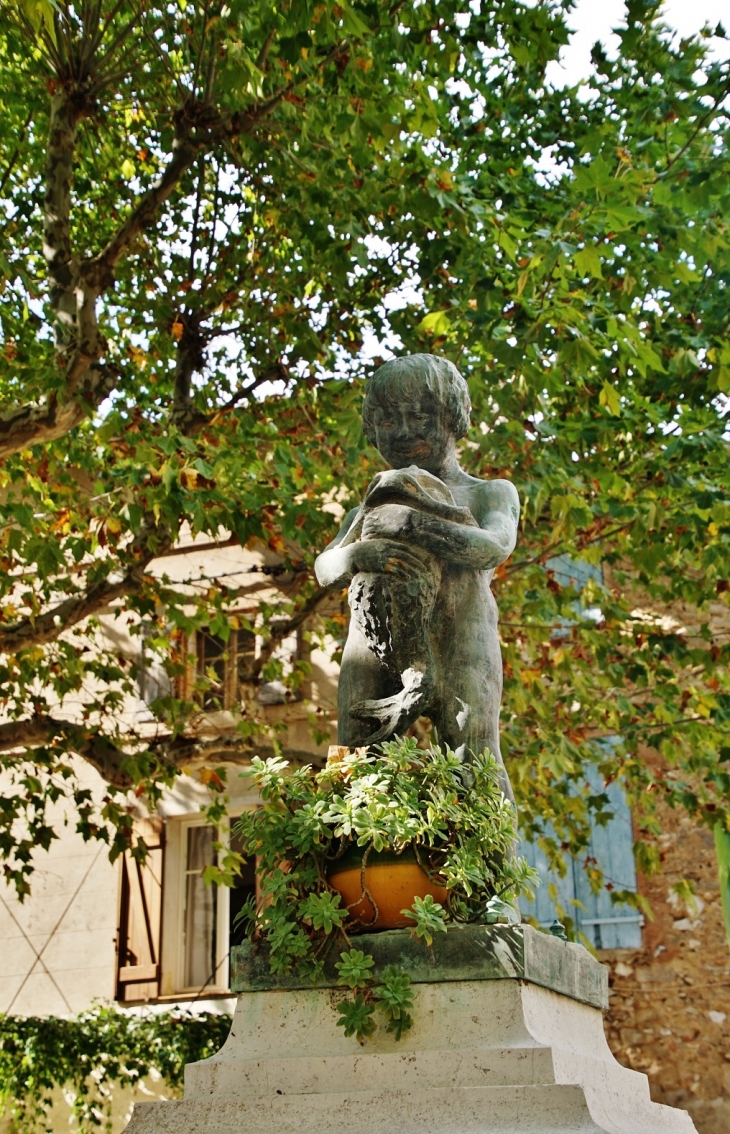 Fontaine ( détail ) - Puyloubier