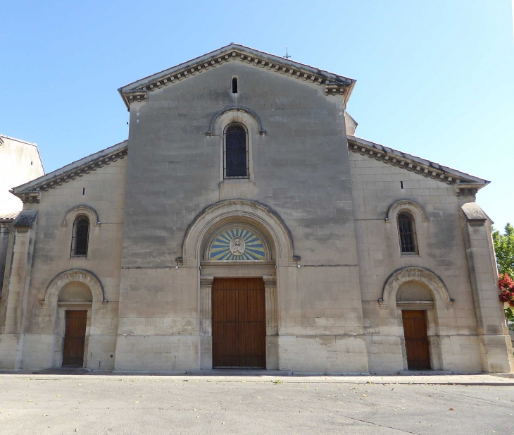 Devant l'église - Rognonas