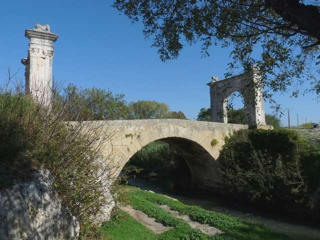 Pont Flavien sur la Touloubre - Saint-Chamas