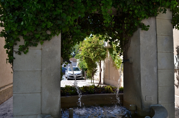 Fontaine - Saint-Martin-de-Crau