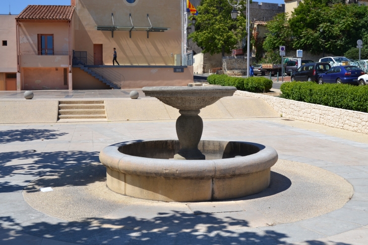 Fontaine - Saint-Mitre-les-Remparts