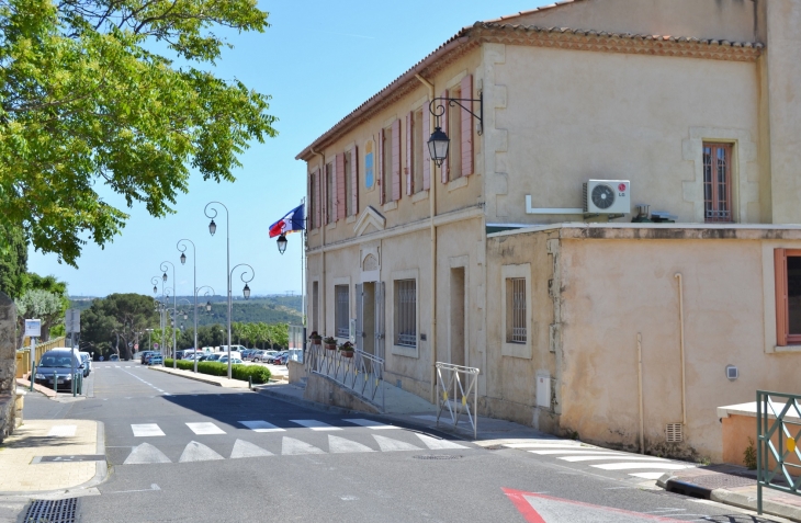 La Mairie - Saint-Mitre-les-Remparts