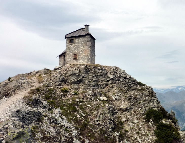 L'ancien observatoire sur la crête Est  - Ceillac