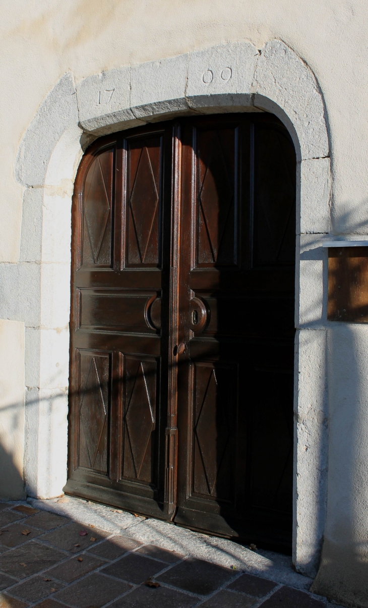 La porte de l'église - Châteauvieux