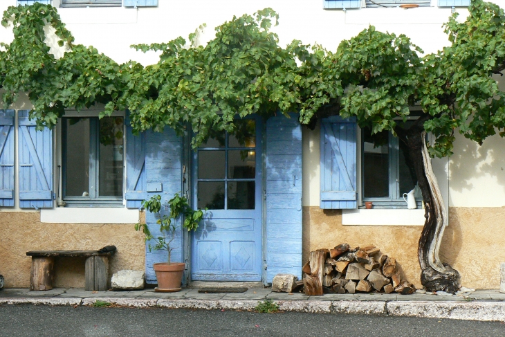 La maison bleue au village - Eygliers