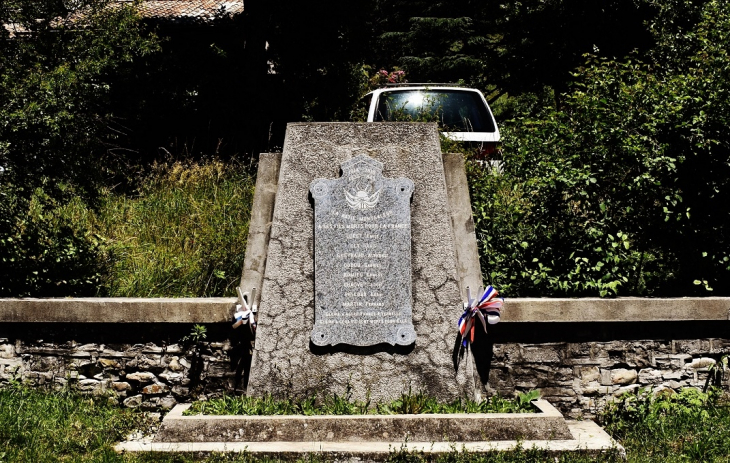 Monument-aux-Morts - La Bâtie-Montsaléon