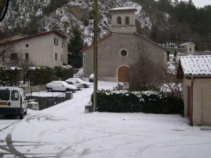 Eglise du village sous la neige - La Beaume