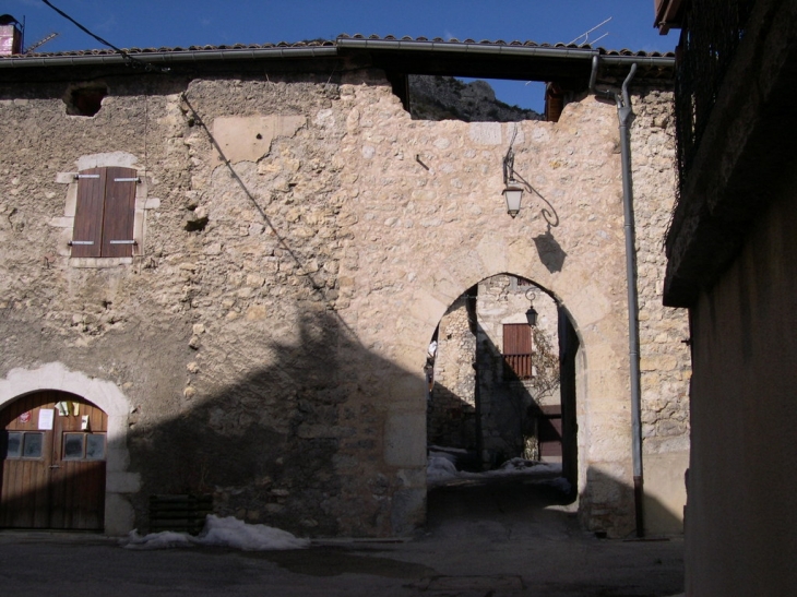 Porte romaine - La Beaume