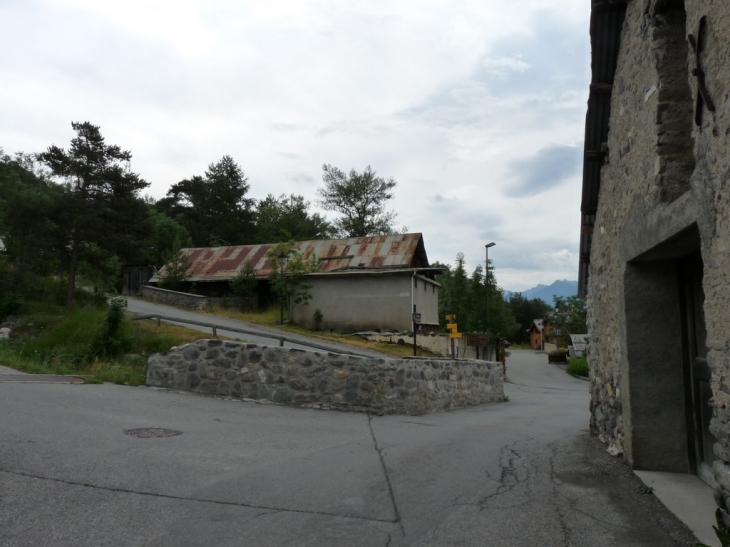 Dans le village à la Salle - La Salle les Alpes