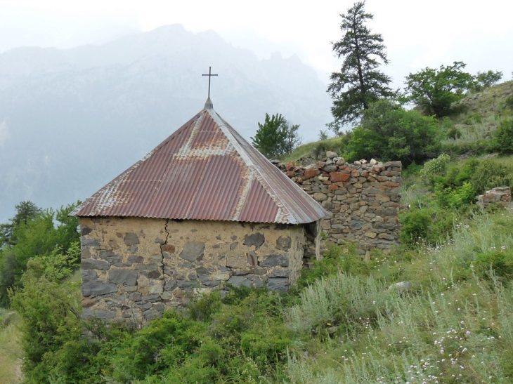 Chapelle de montagne , en restauration - La Salle les Alpes