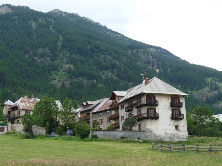 Le village du BEZ - La Salle les Alpes