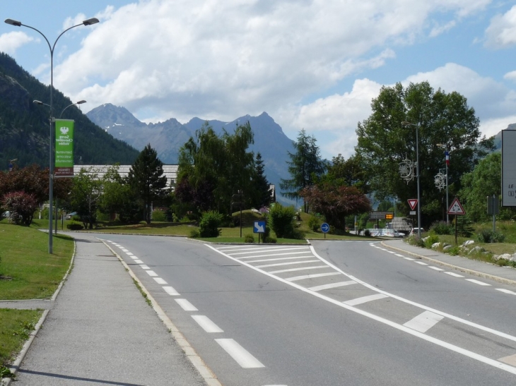 Rond point route de Grenoble - La Salle les Alpes