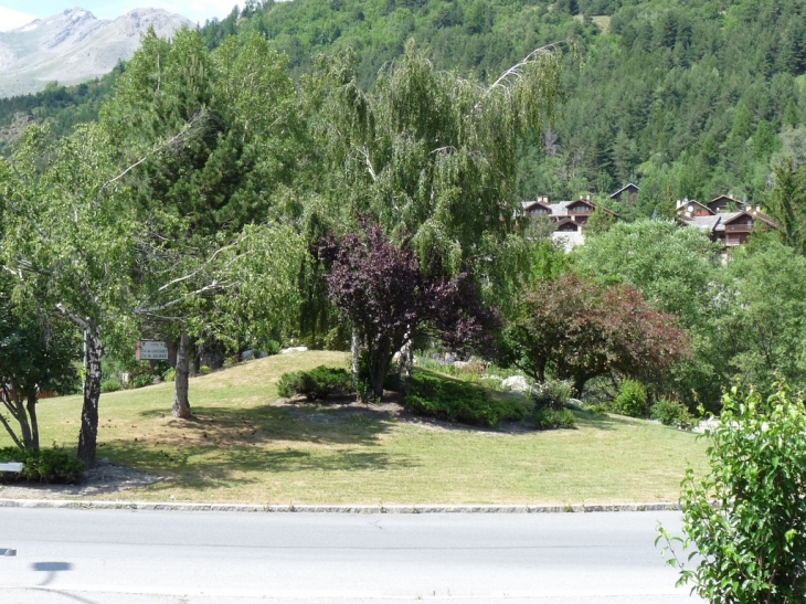 Rond point route de Grenoble - La Salle les Alpes