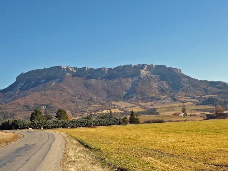 La route vers le village - Le Bersac