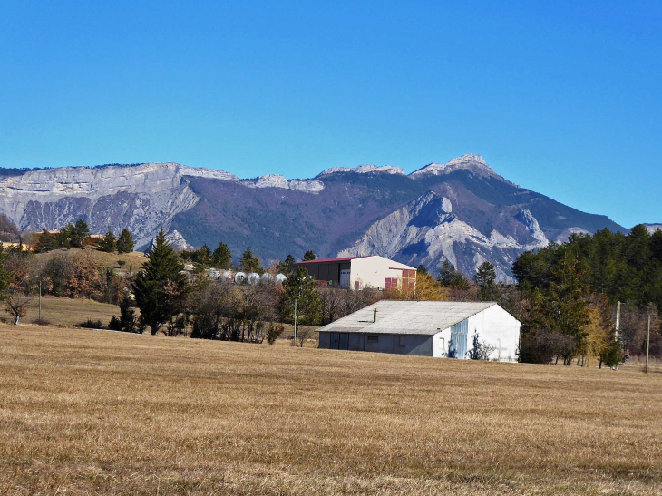 Ferme au pied de la montagne - Le Bersac