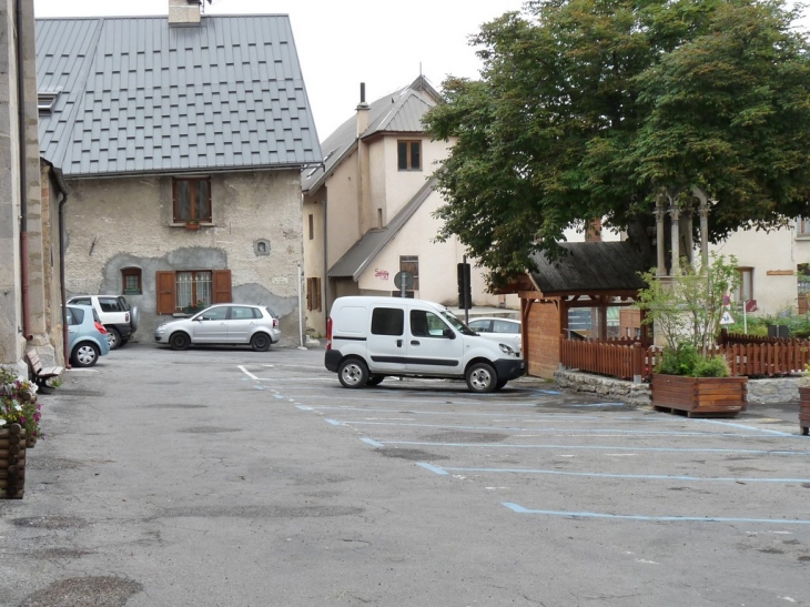 Place de l'église  à le monetier les bains - Le Monêtier-les-Bains