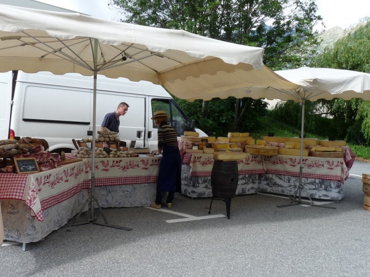 Le marché du vendredi matin à le Monetier - Le Monêtier-les-Bains