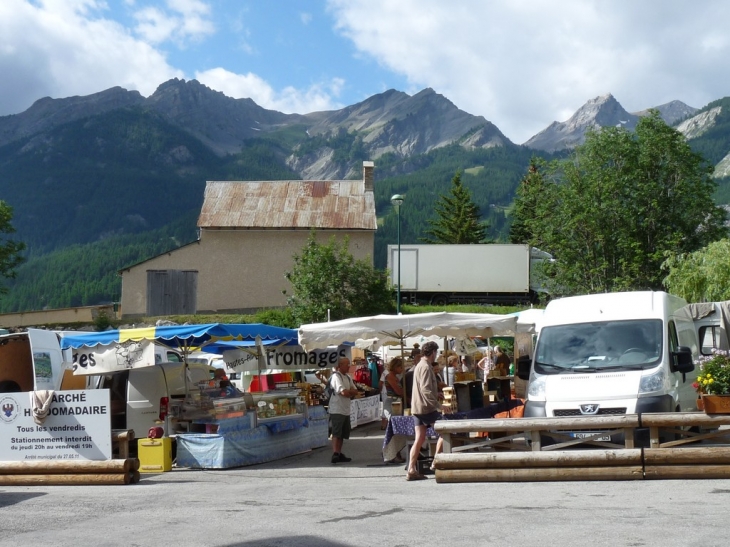 Le marché du vendredi matin à le Monetier - Le Monêtier-les-Bains