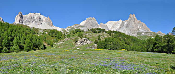 Panorama : Chandelle du lac Rouge & Main de Crépin - Vallée de la Clarée - Névache