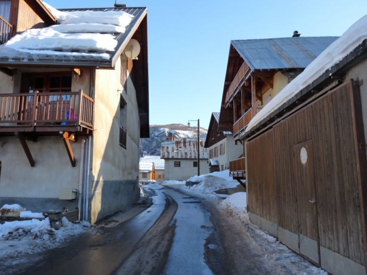 Dans le village  aux Prés , PSV 1400 - Puy-Saint-Vincent