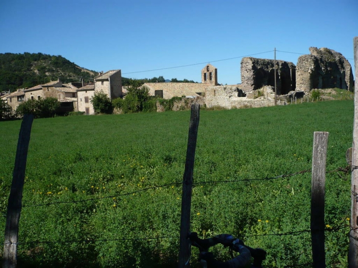 Vue du Village depuis la D425 - Saint-André-de-Rosans