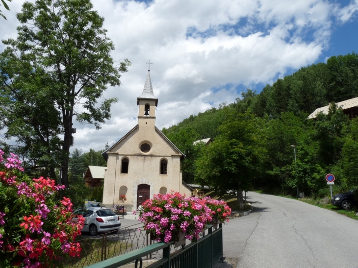 Au Villard Laté , la chapelle Sainte Marie Madeleine - Saint-Chaffrey