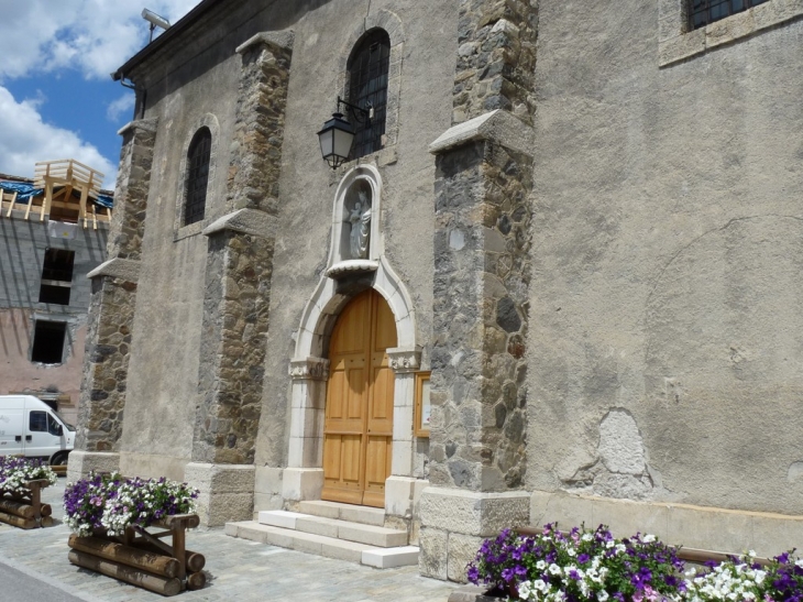 A Chantemerle, L'église Saint Jacques Le Majeur - Saint-Chaffrey