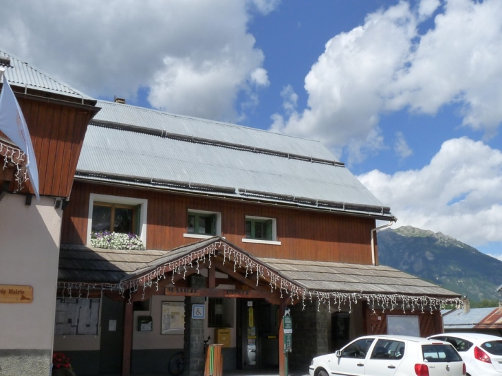 La mairie et la poste - Saint-Chaffrey